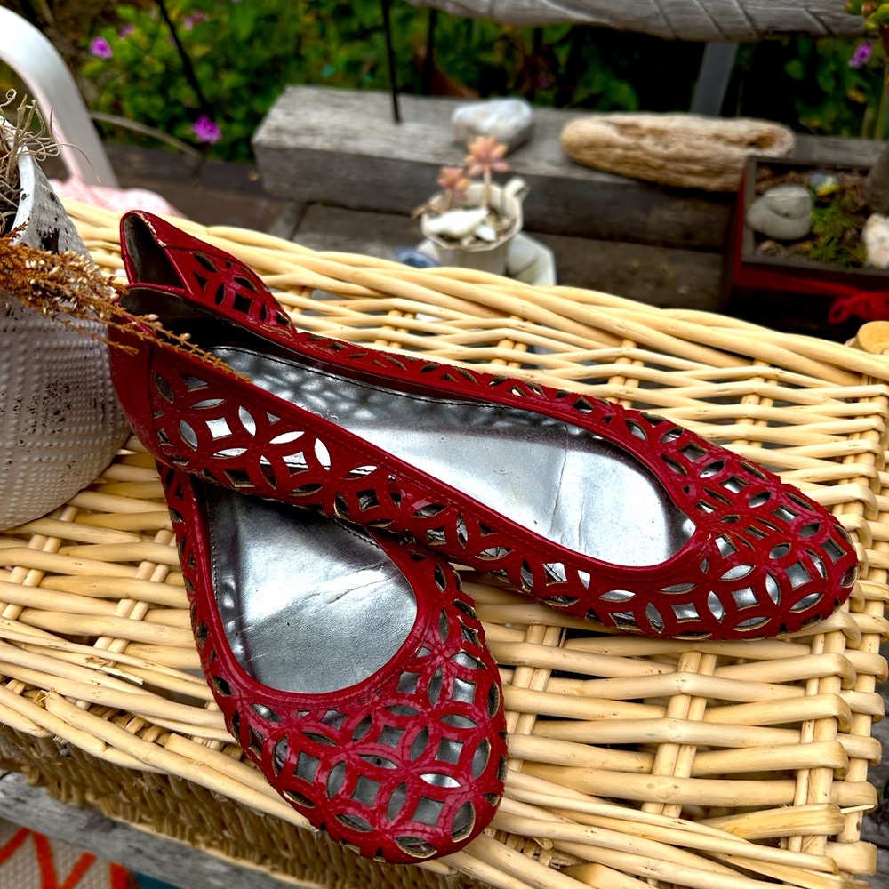 Red laser cutout flat ballet shoes Calvin Kline. 7